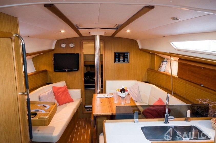 Sun Odyssey 39i - Yacht Charter Sailica