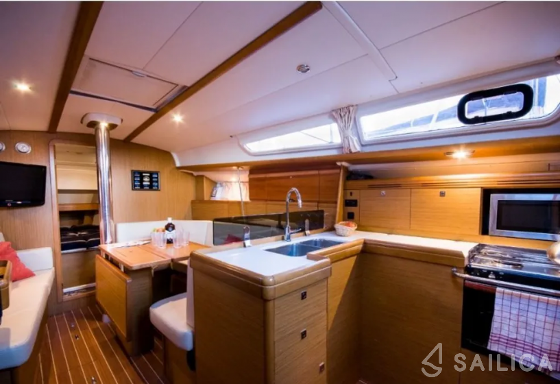 Sun Odyssey 39i - Yacht Charter Sailica