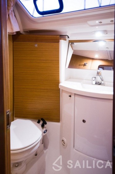 Sun Odyssey 39i - Yacht Charter Sailica