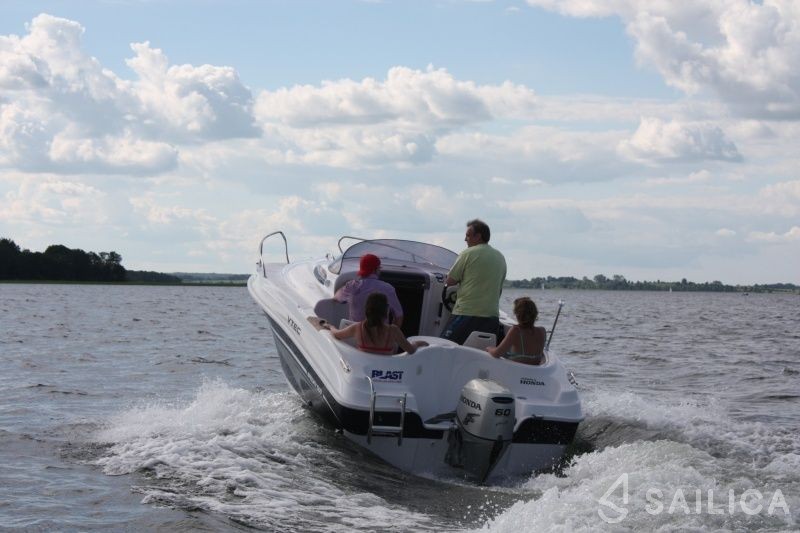 Mazury 560 - Yacht Charter Sailica