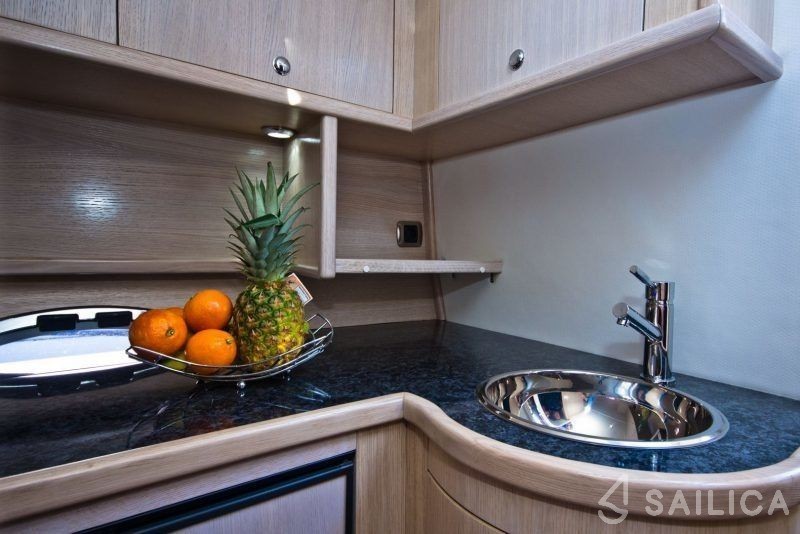 Mirakul 30 - Yacht Charter Sailica