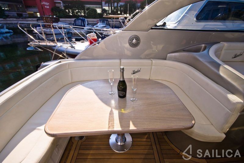 Mirakul 30 - Yacht Charter Sailica