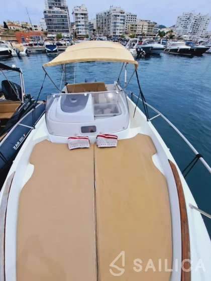 Cap Camarat 755WA - Yacht Charter Sailica