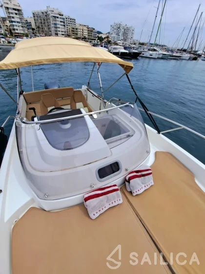 Cap Camarat 755WA - Yacht Charter Sailica