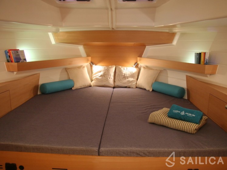 Platinum 989 - Yacht Charter Sailica