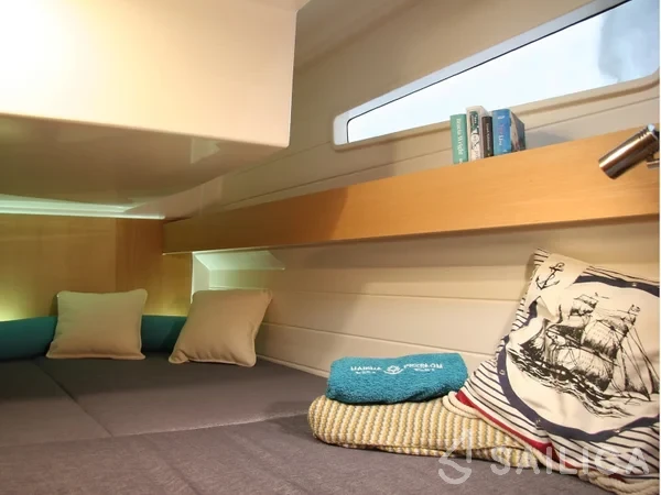 Platinum 989 - Yacht Charter Sailica