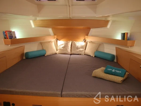 Platinum 989 - Yacht Charter Sailica