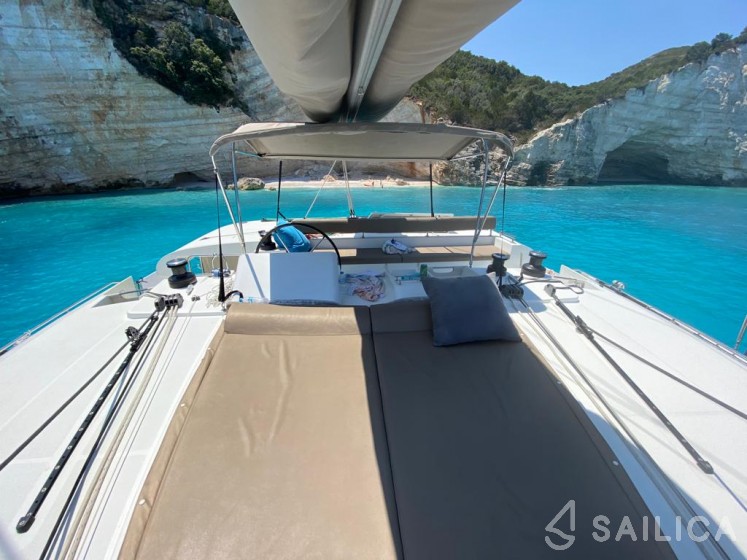 Lagoon 450  Flybridge - Yacht Charter Sailica