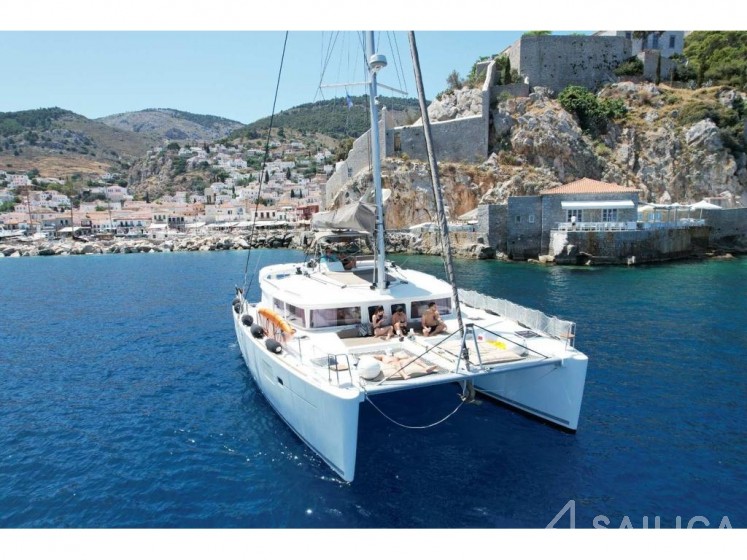 Lagoon 450  Flybridge - Yacht Charter Sailica
