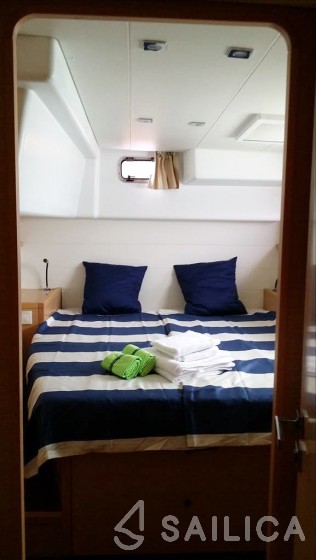 Lagoon 450  Flybridge - Yacht Charter Sailica