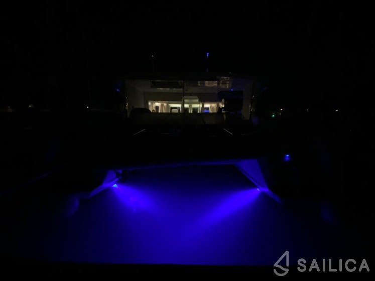 Lagoon 450  Flybridge - Yacht Charter Sailica