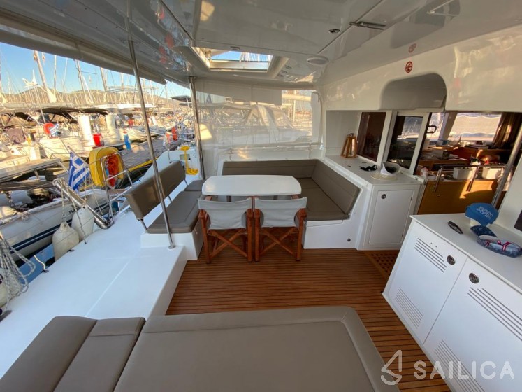 Lagoon 450  Flybridge - Yacht Charter Sailica