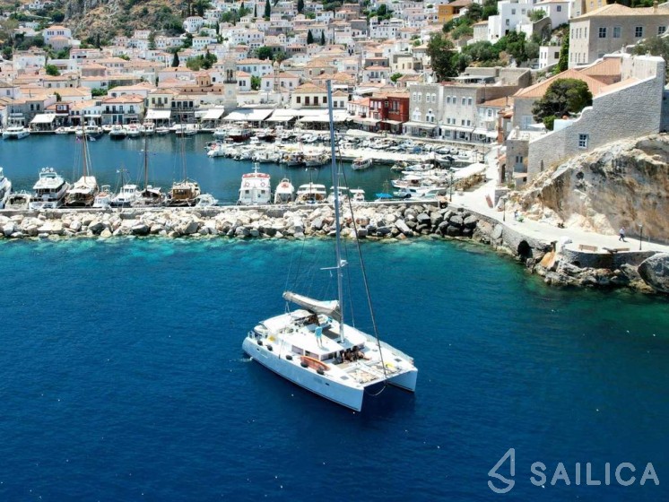 Lagoon 450  Flybridge - Yacht Charter Sailica