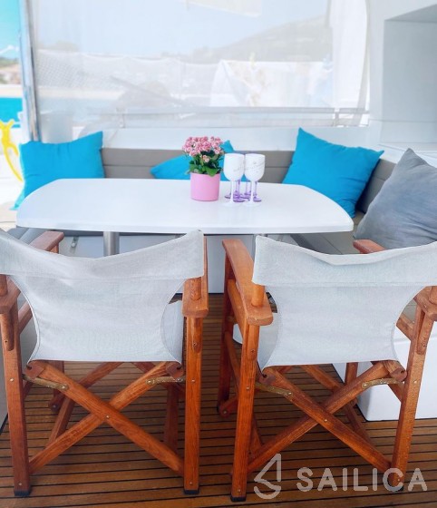 Lagoon 450  Flybridge - Yacht Charter Sailica