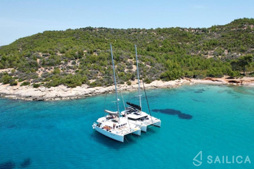 Lagoon 450  Flybridge - Yacht Charter Sailica
