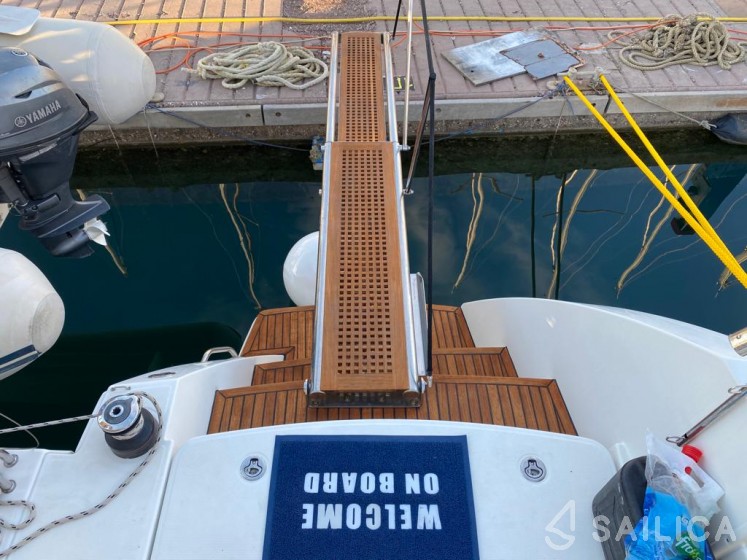 Lagoon 450  Flybridge - Yacht Charter Sailica
