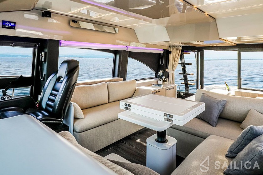 Cranchi E 52 F Evoluzione - Yacht Charter Sailica