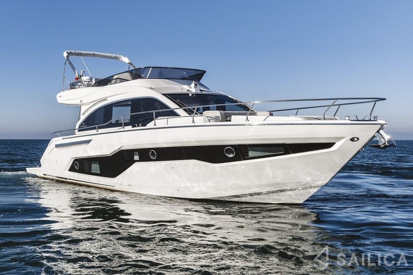 Cranchi E 52 F Evoluzione - Yacht Charter Sailica