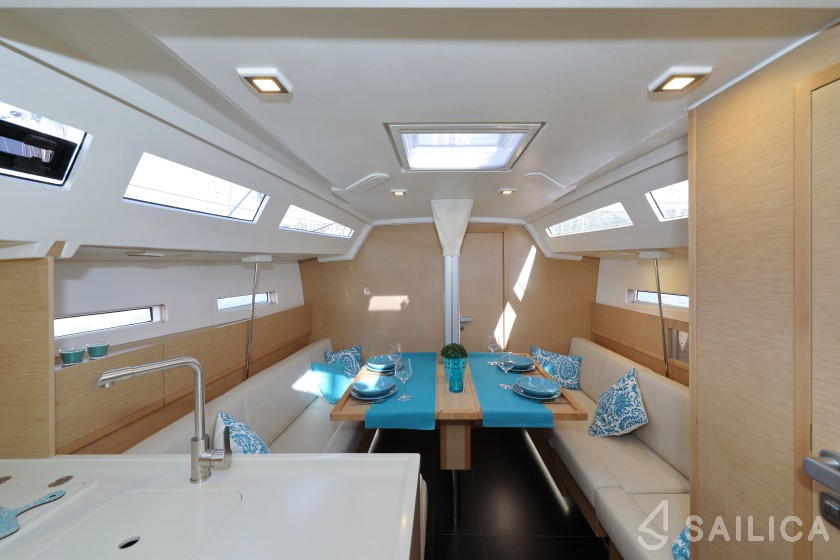 More 40 - Yacht Charter Sailica