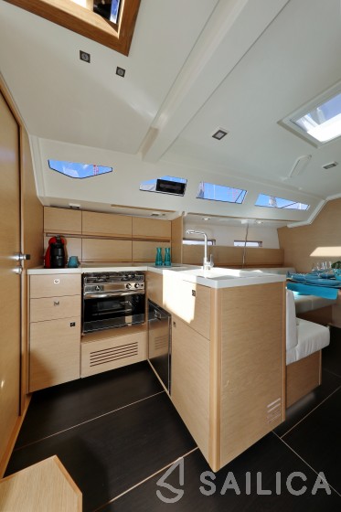 More 40 - Yacht Charter Sailica