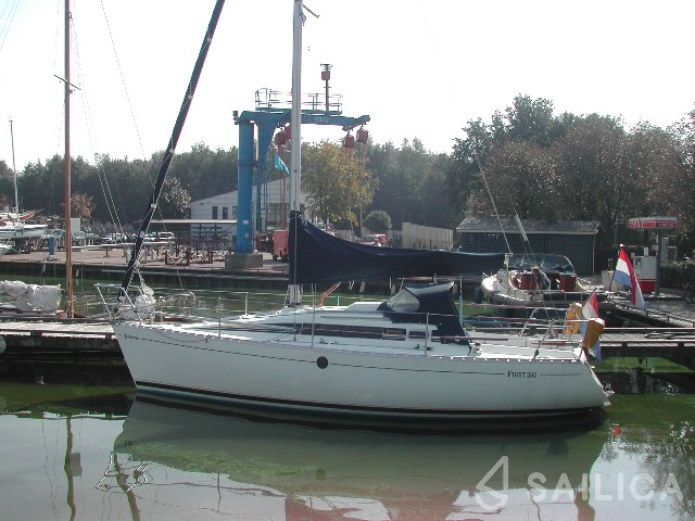 First 285 - Yacht Charter Sailica
