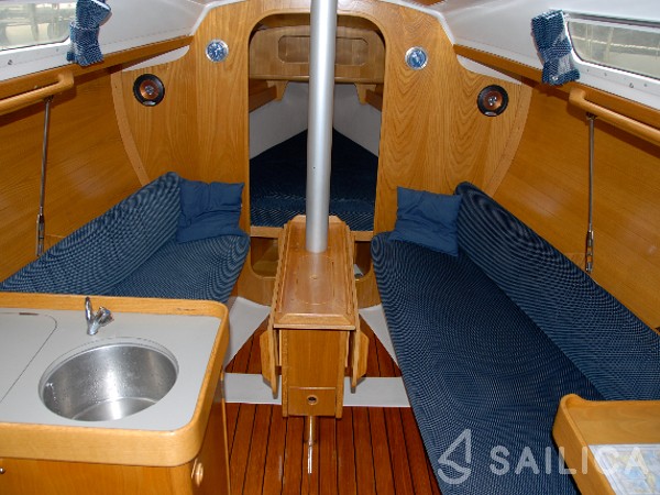 First 285 - Yacht Charter Sailica