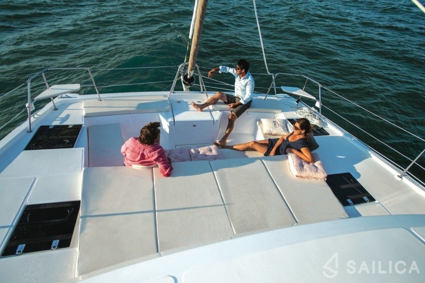 Bali 4.2 - Yacht Charter Sailica