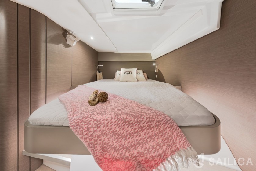 Bali 4.2 - Yacht Charter Sailica