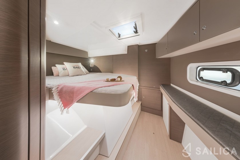 Bali 4.2 - Yacht Charter Sailica