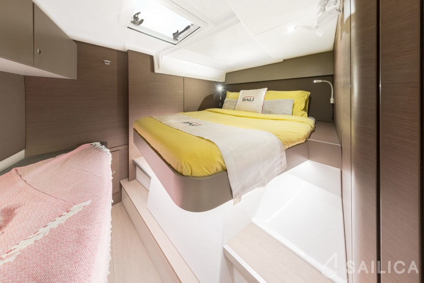 Bali 4.2 - Yacht Charter Sailica