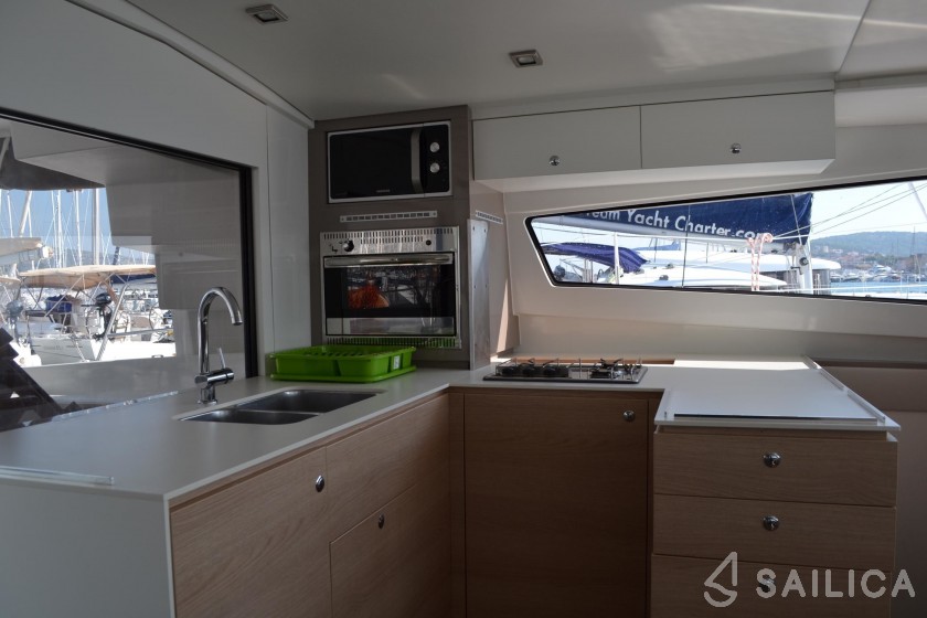 Bali 4.5 - Yacht Charter Sailica