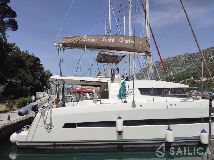 Bali 4.5 - Yacht Charter Sailica