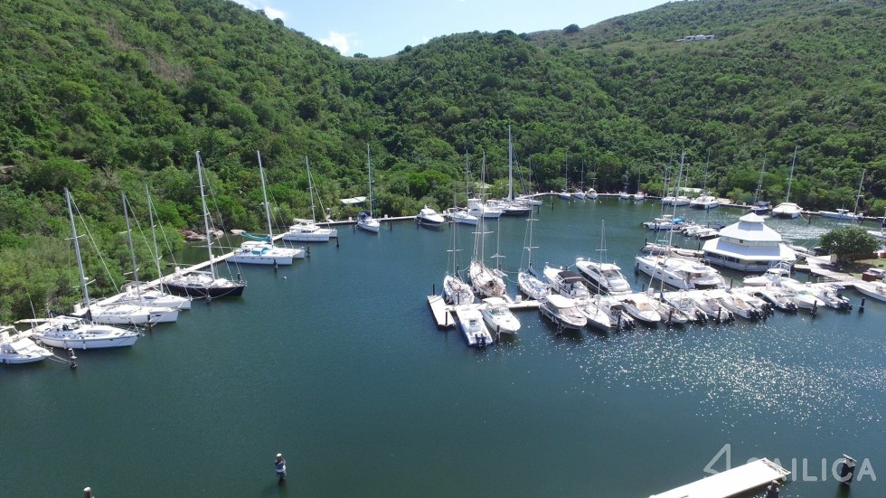 Astréa 42 - Yacht Charter Sailica
