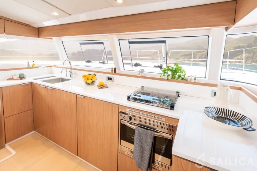 Bali Catsmart - Yacht Charter Sailica