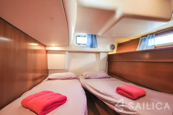 Sun Odyssey 54DS - Yacht Charter Sailica