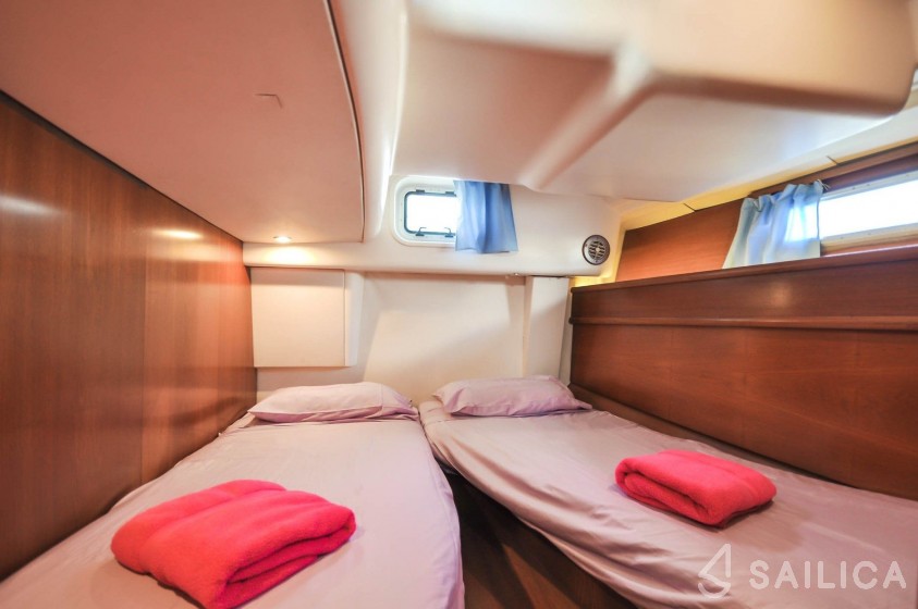 Sun Odyssey 54DS - Yacht Charter Sailica