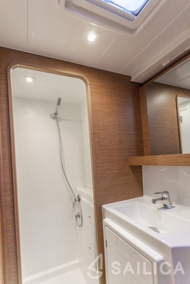 Lagoon 42 - Yacht Charter Sailica
