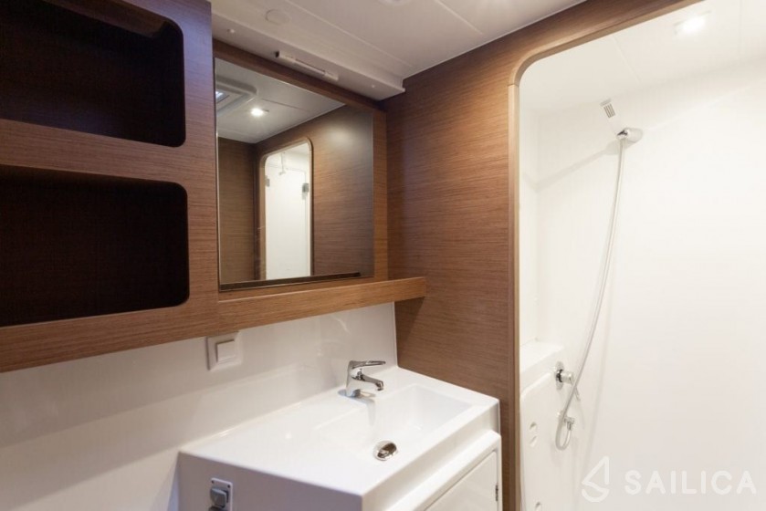 Lagoon 42 - Yacht Charter Sailica
