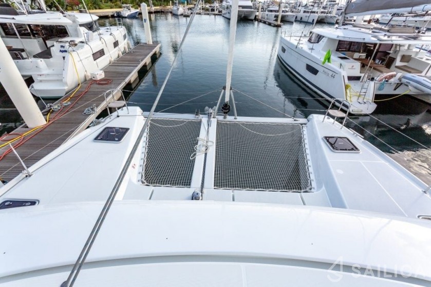 Lagoon 42 - Yacht Charter Sailica