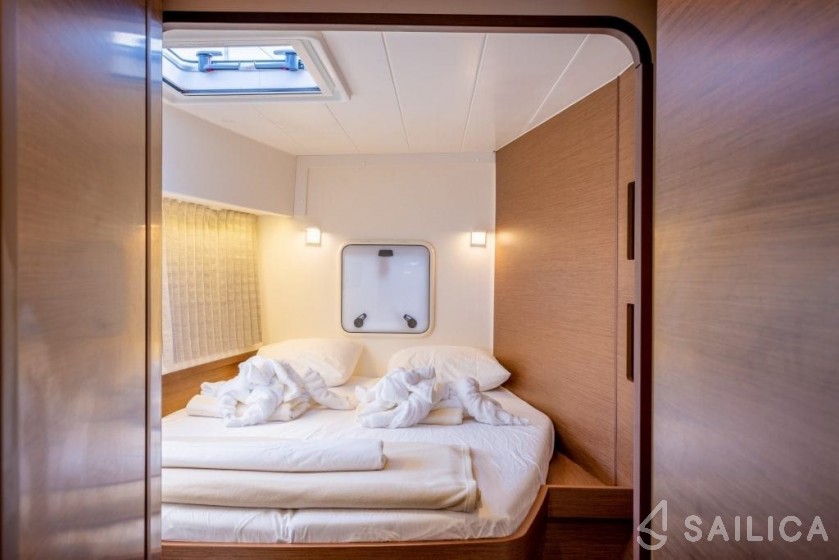 Lagoon 42 - Yacht Charter Sailica