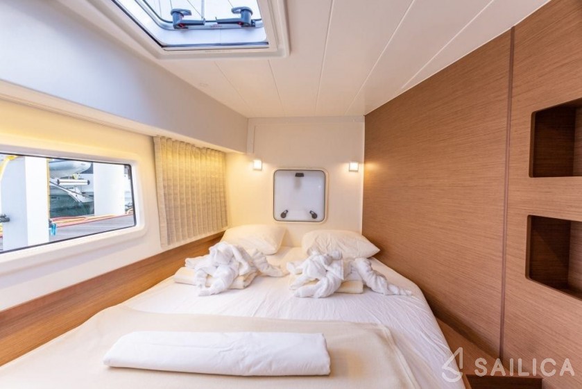 Lagoon 42 - Yacht Charter Sailica