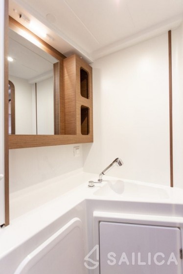 Lagoon 42 - Yacht Charter Sailica