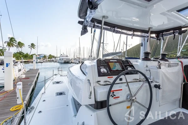 Lagoon 42 - Yacht Charter Sailica