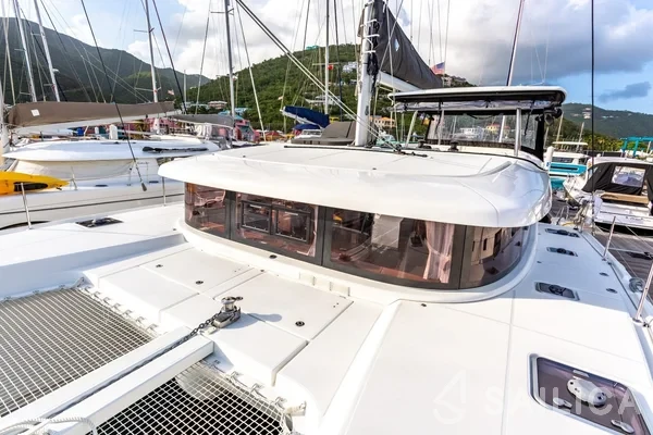 Lagoon 42 - Yacht Charter Sailica
