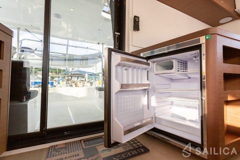 Lagoon 42 - Yacht Charter Sailica