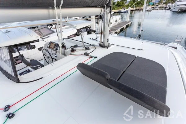 Lagoon 42 - Yacht Charter Sailica