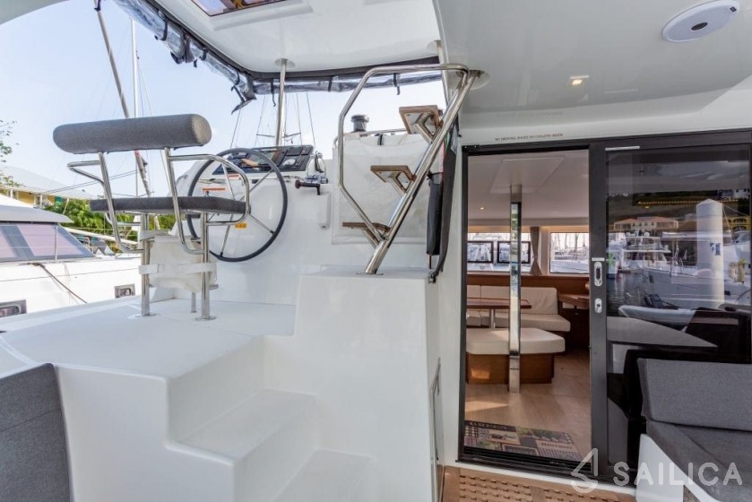 Lagoon 42 - Yacht Charter Sailica