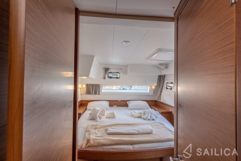 Lagoon 42 - Yacht Charter Sailica