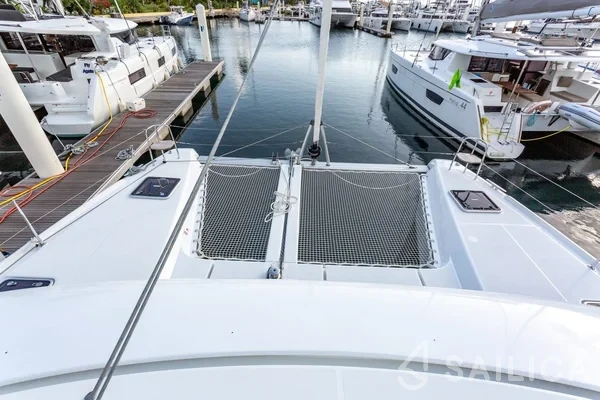 Lagoon 42 - Yacht Charter Sailica