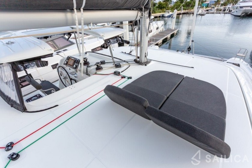 Lagoon 42 - Yacht Charter Sailica